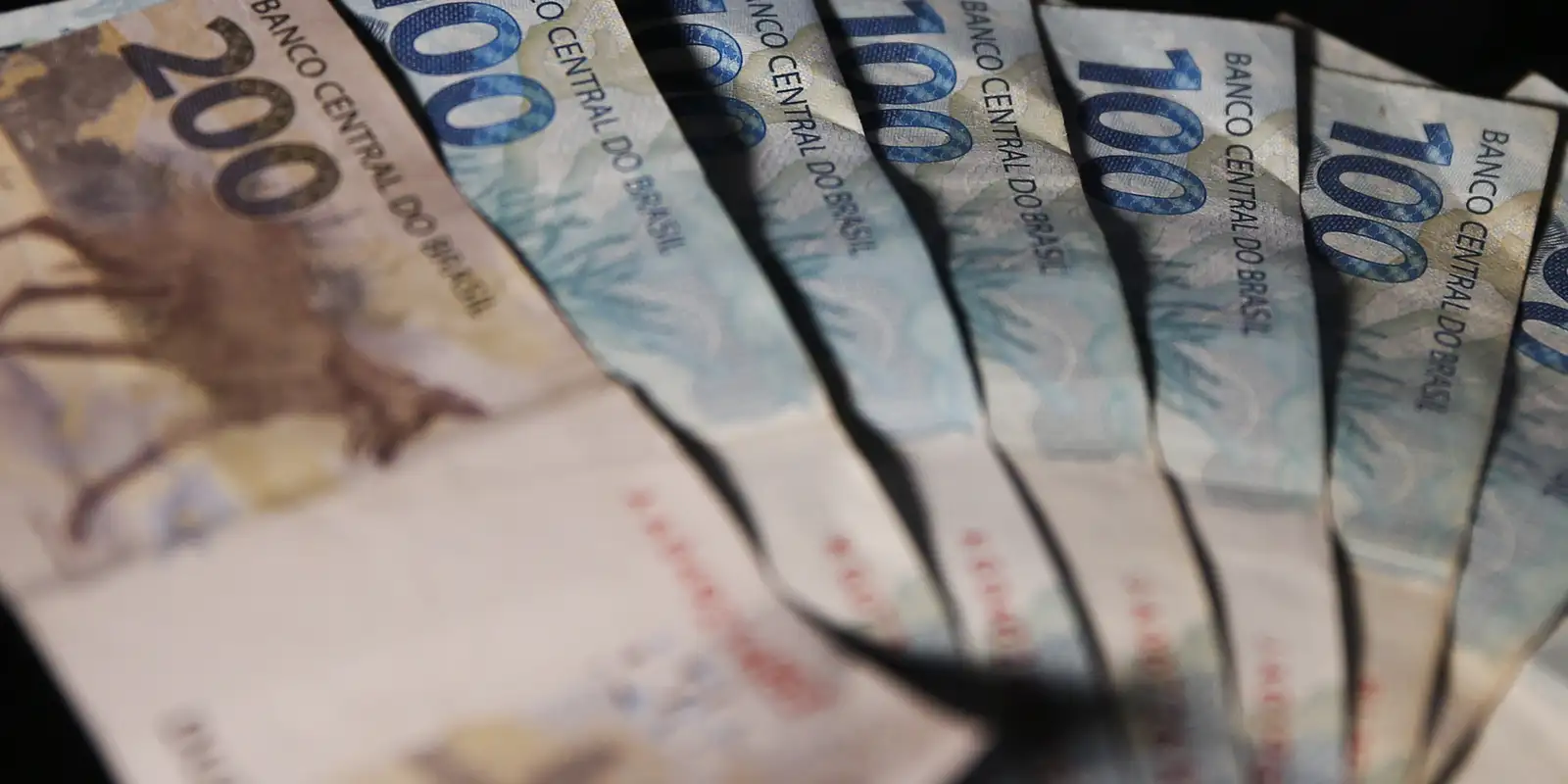 Mais de 141 mil ainda não sacaram abono salarial; veja como consultar