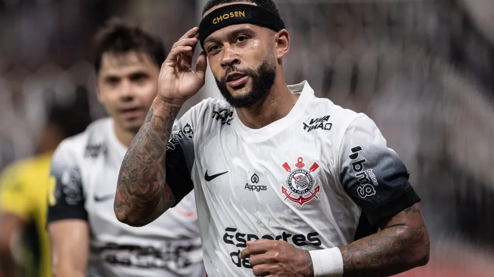 Memphis festeja 2º título no ano e diz que 'ninguém acreditava' no Corinthians